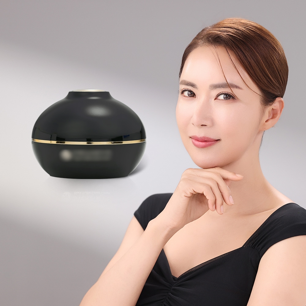 스와니브_블랙트러플_캐비어_영양크림_모델03.jpg