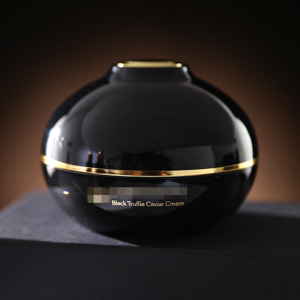 스와니브_블랙트러플_캐비어_영양크림_연출01.jpg