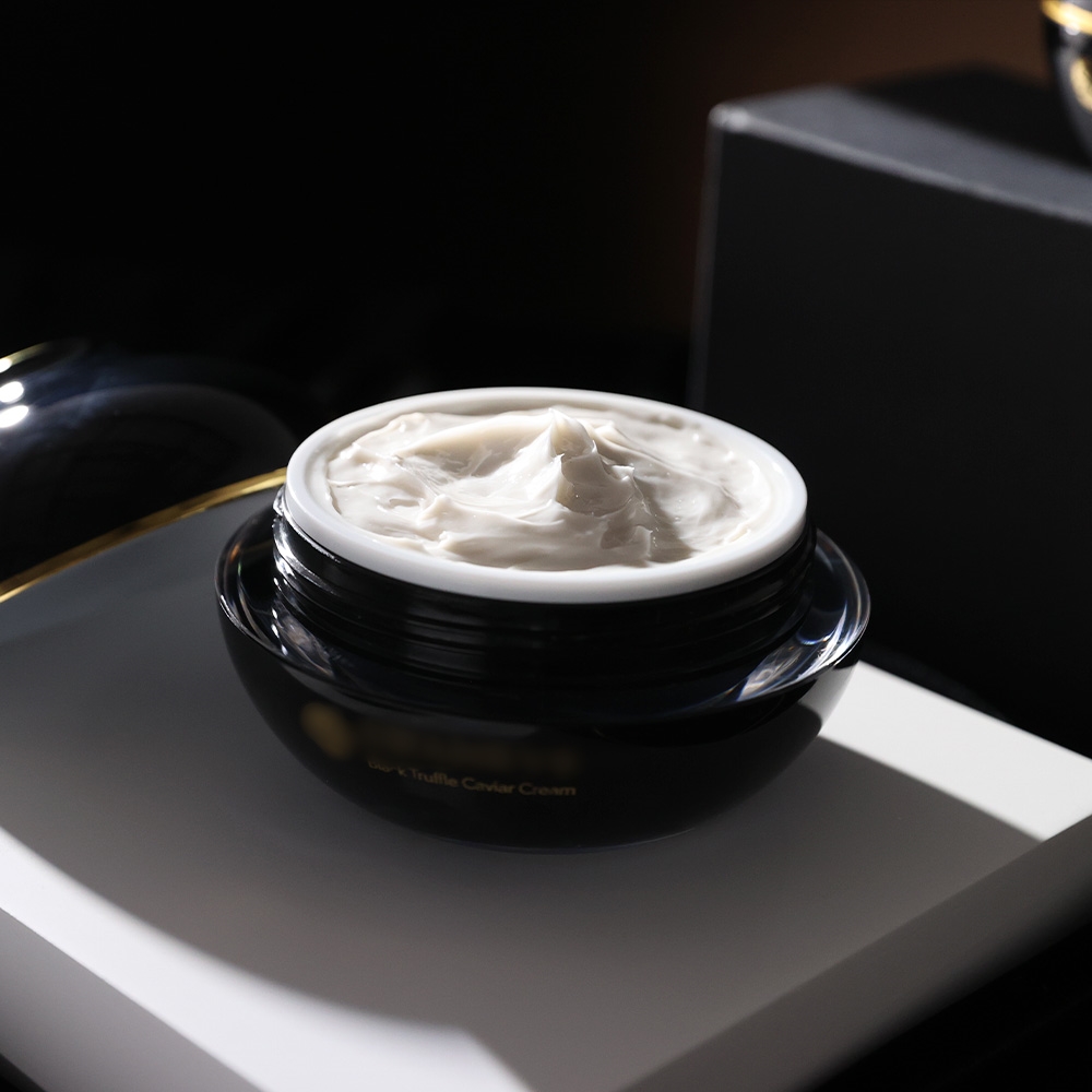 스와니브_블랙트러플_캐비어_영양크림_연출04.jpg