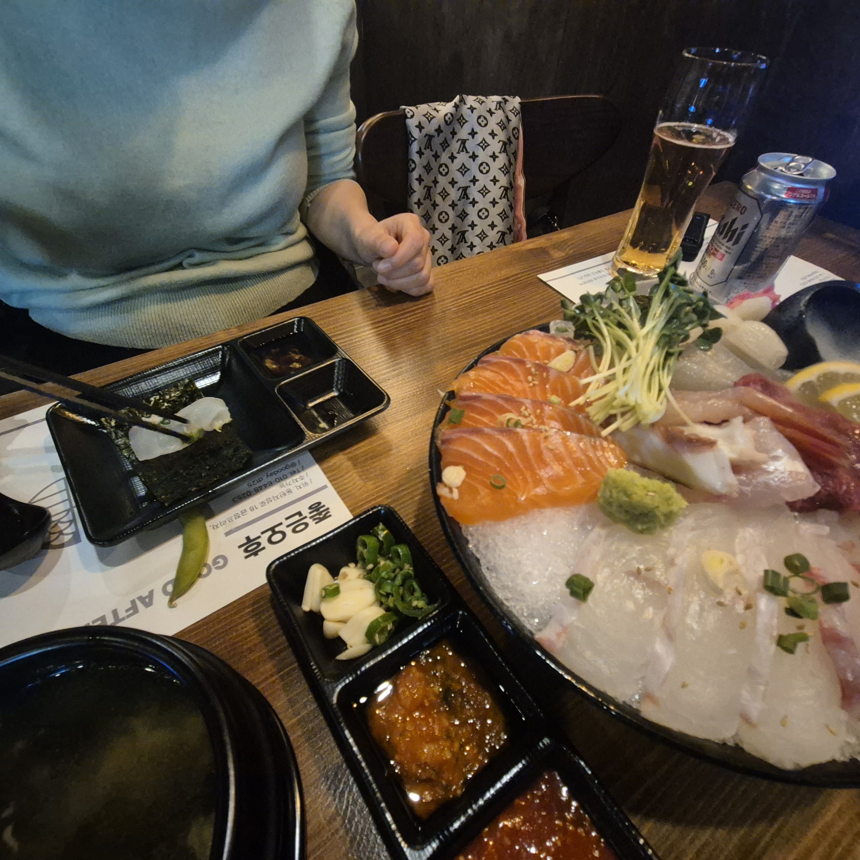 6 회 한점을 김에다가 딱 올려 싸먹으면 엄청난 맛.jpg